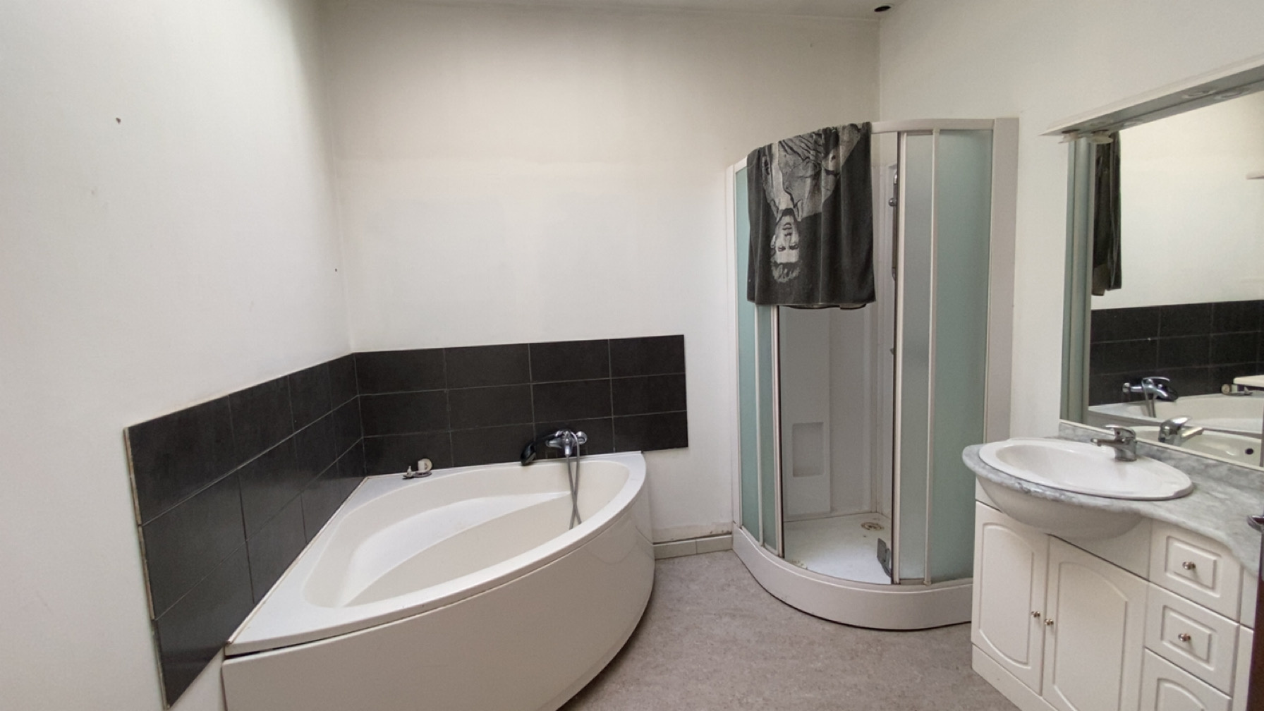 Local commercial + Appartement SPECIAL INVESTISSEUR